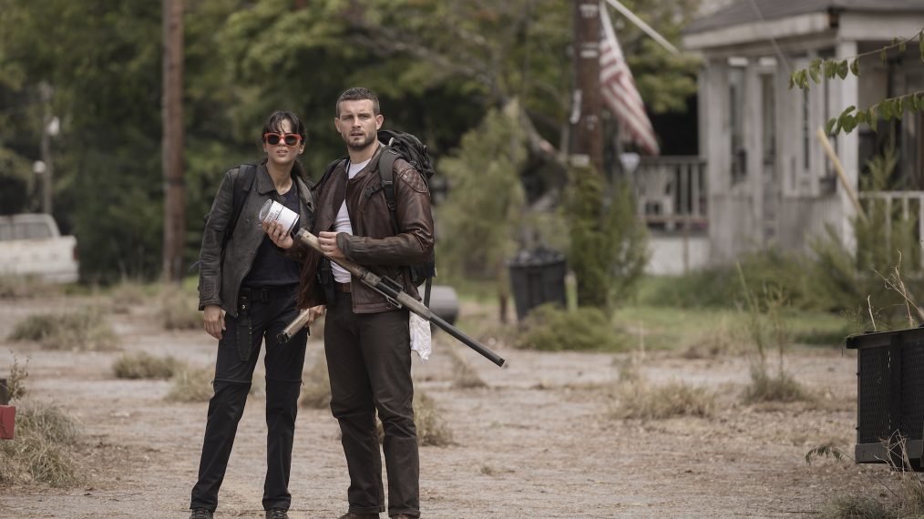 Nico Tortorella as Felix, Annet Mahendru as Huck - TWD3 - Season 1