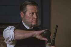 Robert Patrick powdering the musket in Lore