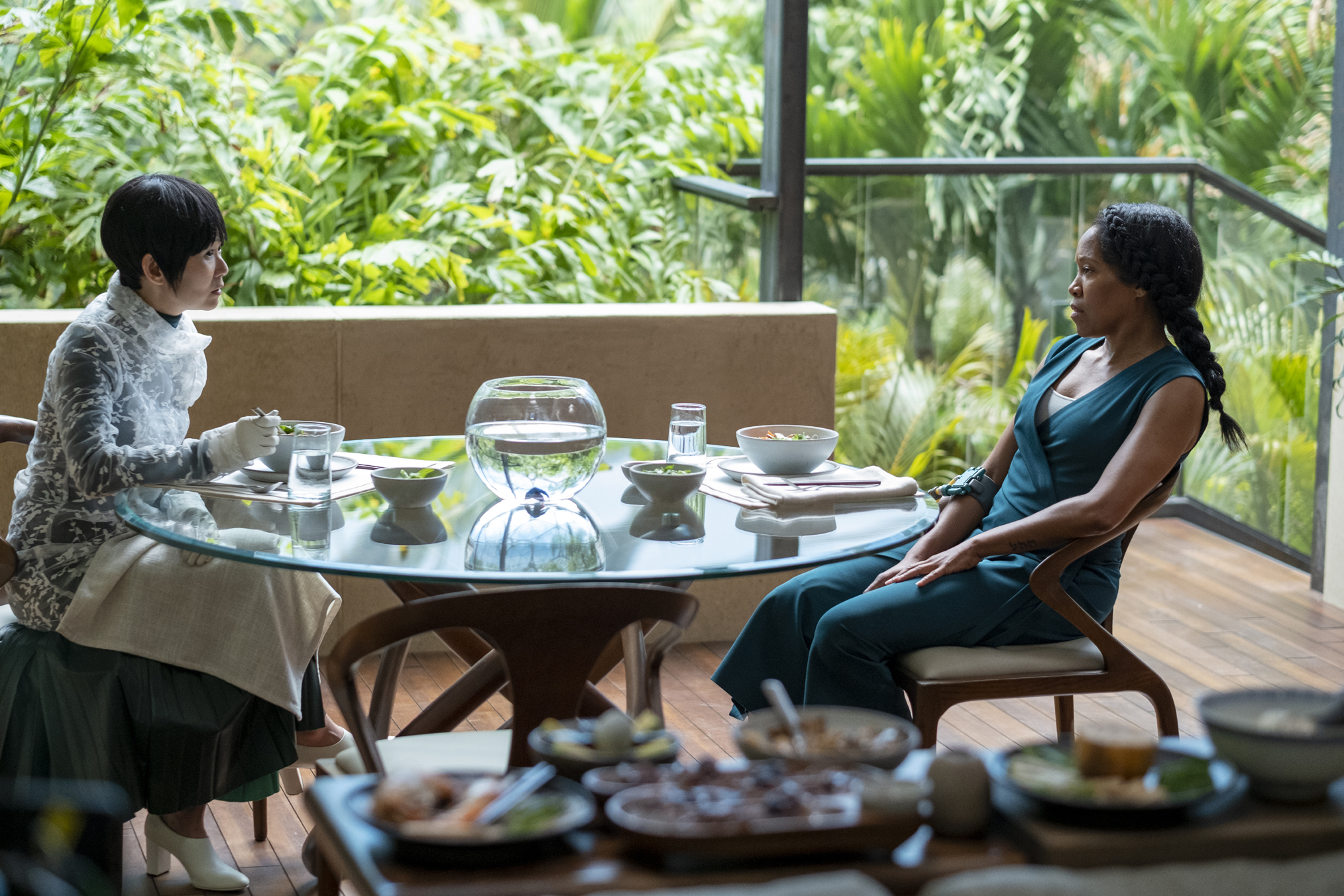 a shocking dr manhattan reveal shakes everything up in watchmen recap