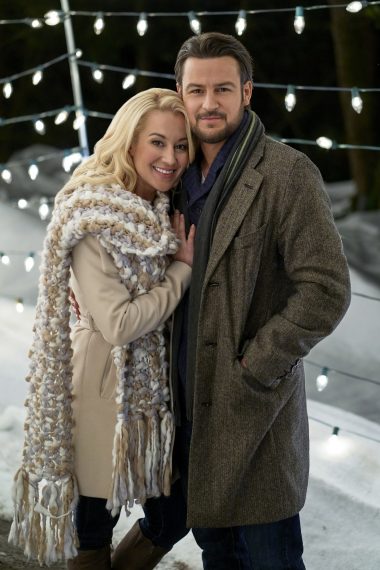 The Mistletoe Secret - Kellie Pickler, Tyler Hynes