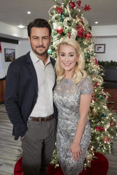 The Mistletoe Secret - Tyler Hynes, Kellie Pickler