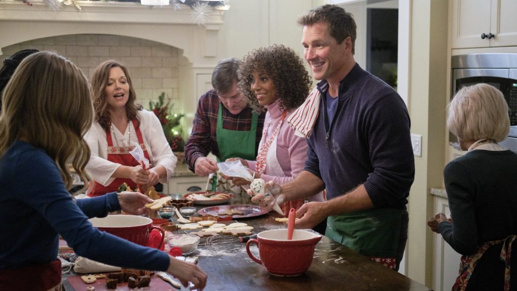 Christmas in Evergreen Tidings of Joy - Maggie Lawson, Michelle Martin, Daryl Shuttleworth, Holly Robinson Peete, Paul Greene, Patty McCormack