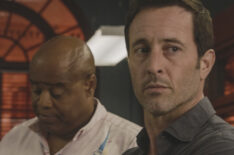 Chi McBride as Captain Lou Grover and Alex O'Loughlin as Steve McGarrett in Hawaii Five-0 - Ka 'i'o (DNA)