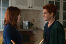 Riverdale - Chapter Sixty-Five: In Treatment - Molly Ringwald as Mary Andrews and KJ Apa as Archie