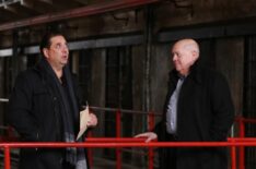 Steve DiSchiavi talks to former law enforcement in an old prison cell block in The Dead Files on Travel Channel