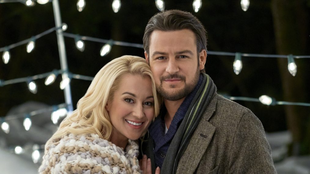 Find Magic This Christmas With Hallmark's 'The Mistletoe Secret' (PHOTOS)