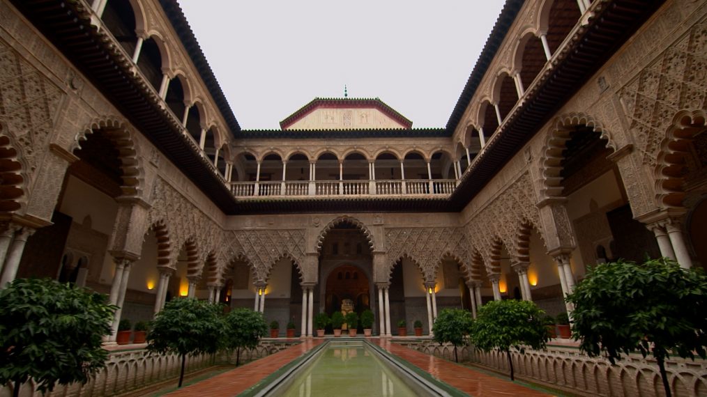 01_Alcazar of Seville_Courtyard of the Maidens_Kikim Media
