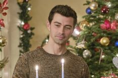 Matt Cohen in Holiday Date