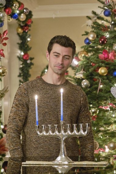 Matt Cohen in Holiday Date