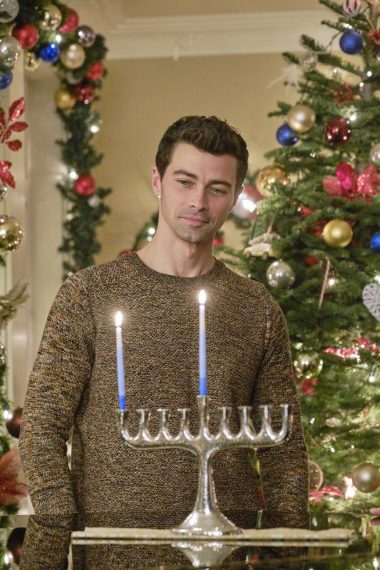 Matt Cohen in Holiday Date