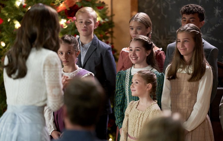 Tis the Season to Celebrate on 'When Calls the Heart Home for