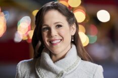 Erin Krakow in When Calls the Heart - Home for Christmas