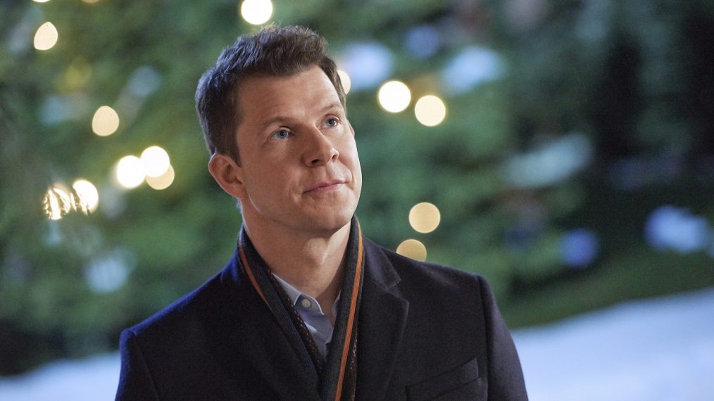 Eric Mabius in It's Beginning to Look a Lot Like Christmas