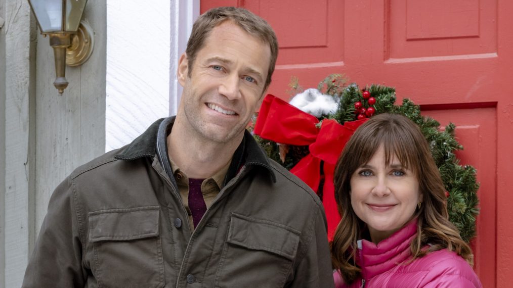 Kellie Martin & Colin Ferguson Embrace the Holiday Spirit in 'Christmas