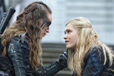 Alycia Debnam-Carey as Lexa and Eliza Taylor as Clarke in The 100 - 'Perverse Instantiation - Part Two'