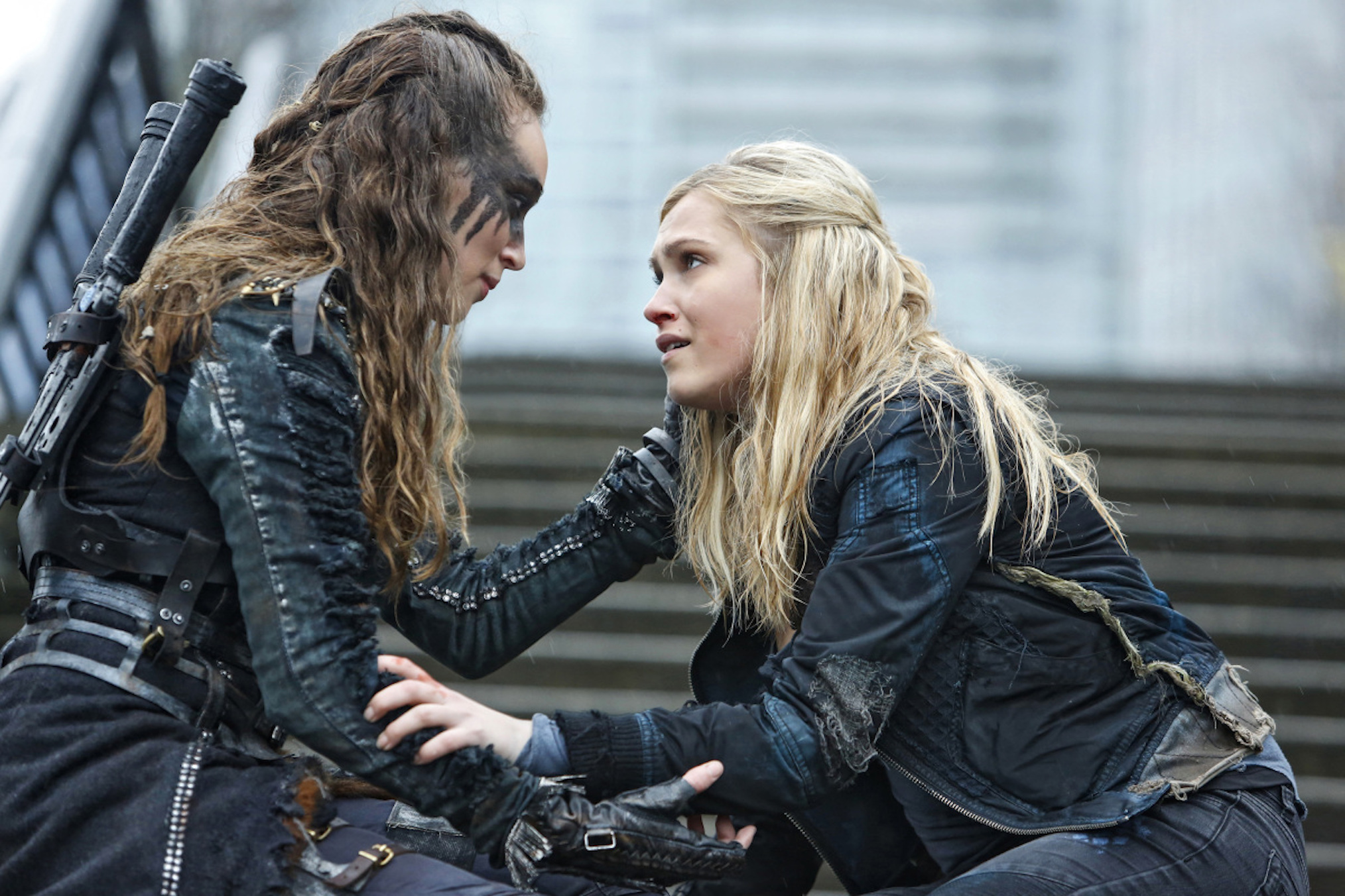 Alycia Debnam-Carey as Lexa and Eliza Taylor as Clarke in The 100 - 'Perverse Instantiation - Part Two'