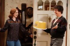 Ellie Kemper and Sean Hayes in Live in Front of a Studio Audience: Norman Lear’s ‘All in the Family’ and ‘The Jeffersons’