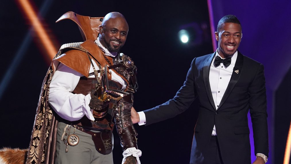 Wayne Brady and host Nick Cannon in the Masked Singer - Fox