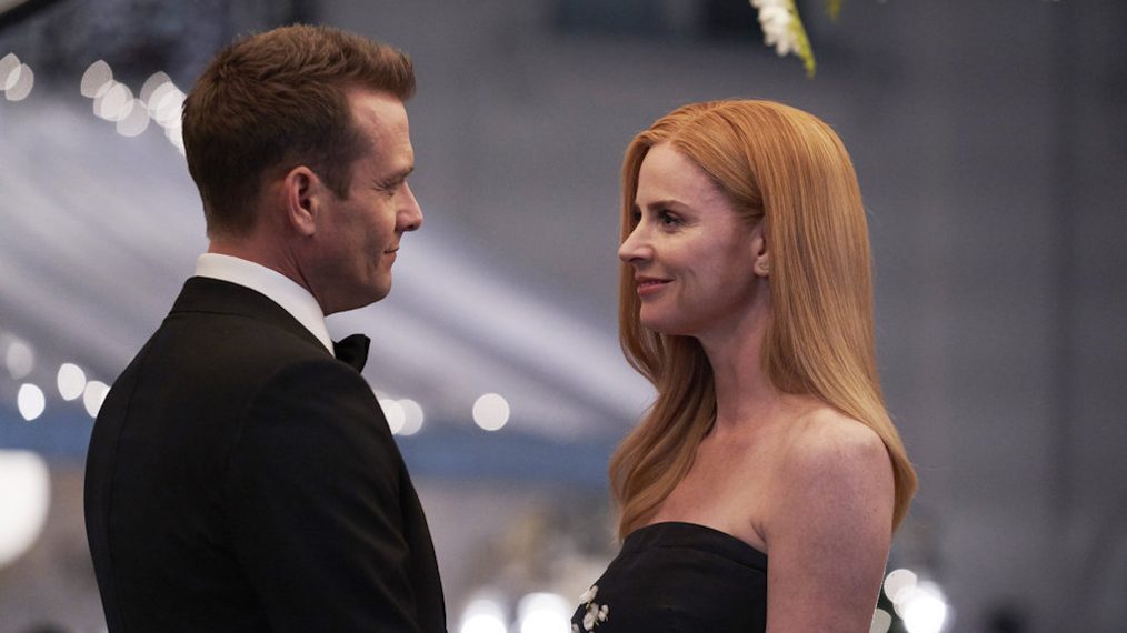 Gabriel Macht as Harvey Specter, Sarah Rafferty as Donna Paulsen in Suits - Season 9