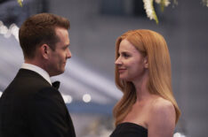 Gabriel Macht as Harvey Specter, Sarah Rafferty as Donna Paulsen in Suits - Season 9