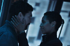 Steven Strait and Dominique Tipper in The Expanse