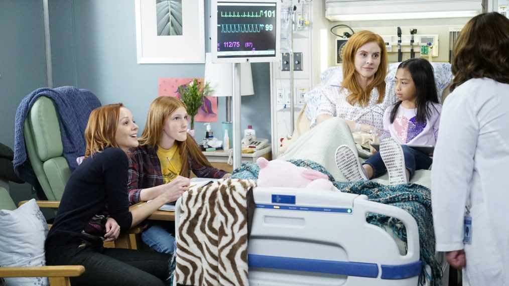 Lindy Booth, Ava Devoe, Sarah Rafferty, Mia Lynn Bangunan in Grey's Anatomy - 'A Hard Pill to Swallow'