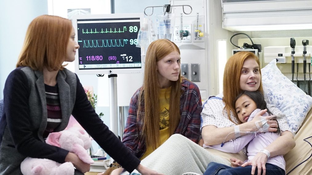 Lindy Booth, Ava Devoe, Sarah Rafferty, Mia Lynn Bangunan in Grey's Anatomy - 'A Hard Pill to Swallow'