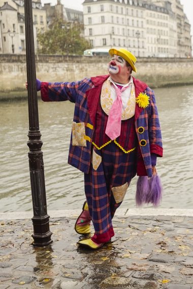 Eric Stonestreet as a clown in Modern Family - 'Paris'