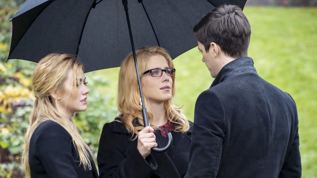 The Flash - 'Fadeout' - Katherine McNamara as Mia, Emily Bett Rickards as Felicity Smoak, and Grant Gustin as Barry Allen