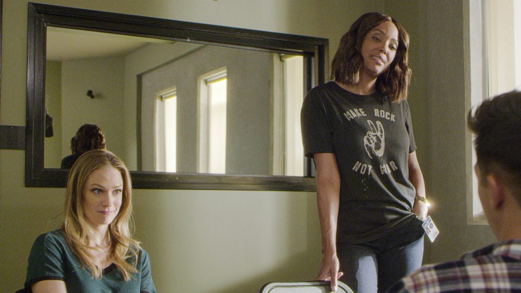 JJ (A.J. Cook) and Tara (Aisha Tyler) in Criminal Minds