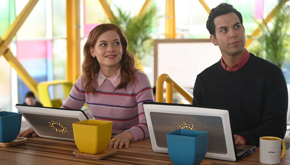 Jane Levy as Zoey, Skylar Astin as Max in Zoey's Extraordinary Playlist - Season Pilot