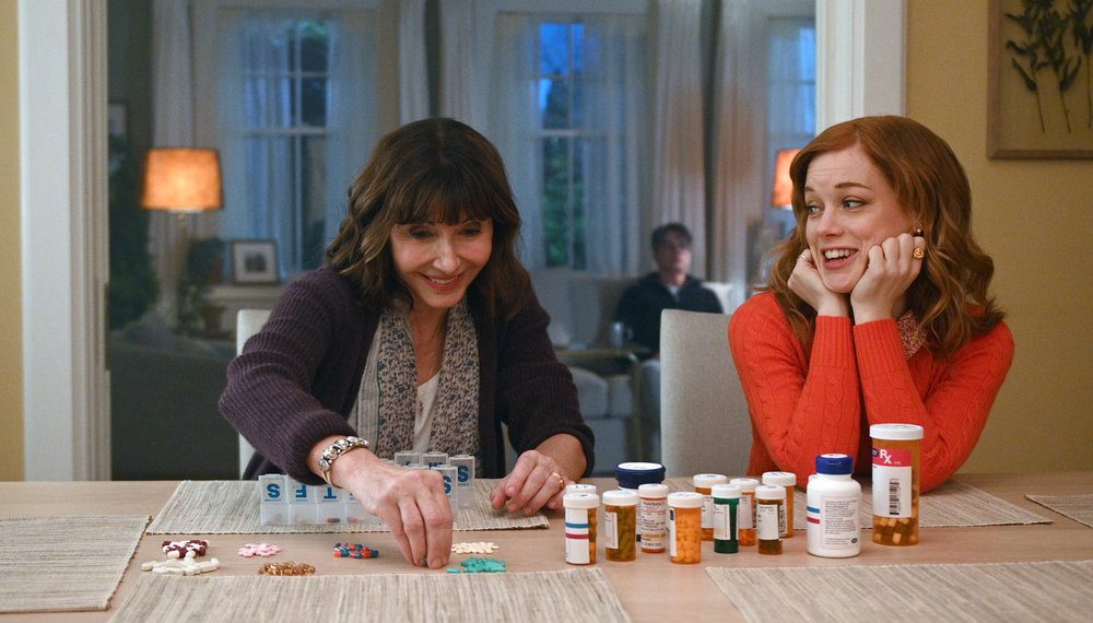 Mary Steenburgen as Maggie, Jane Levy as Zoey in Zoey's Extraordinary Playlist - Season Pilot