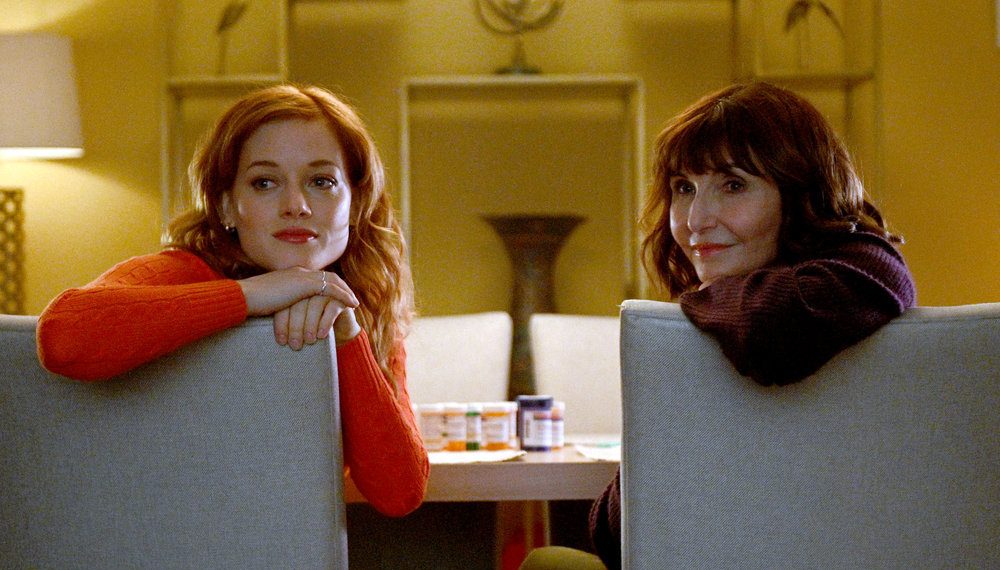 Jane Levy as Zoey, Mary Steenburgen as Maggie in Zoey's Extraordinary Playlist - Season Pilot