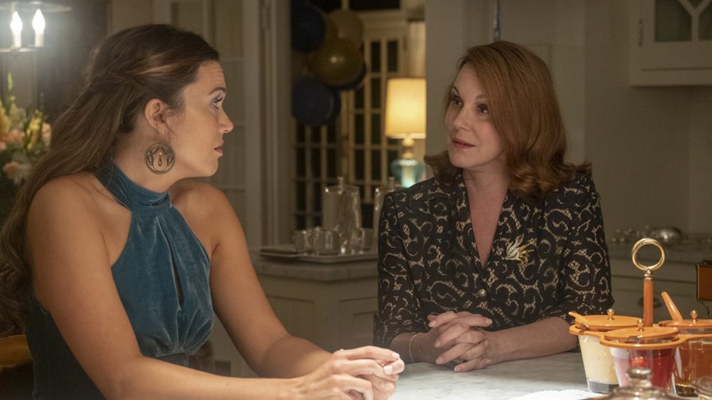 This is Us - Season 4 - Mandy Moore as Rebecca, Elizabeth Perkins as Janet Malone