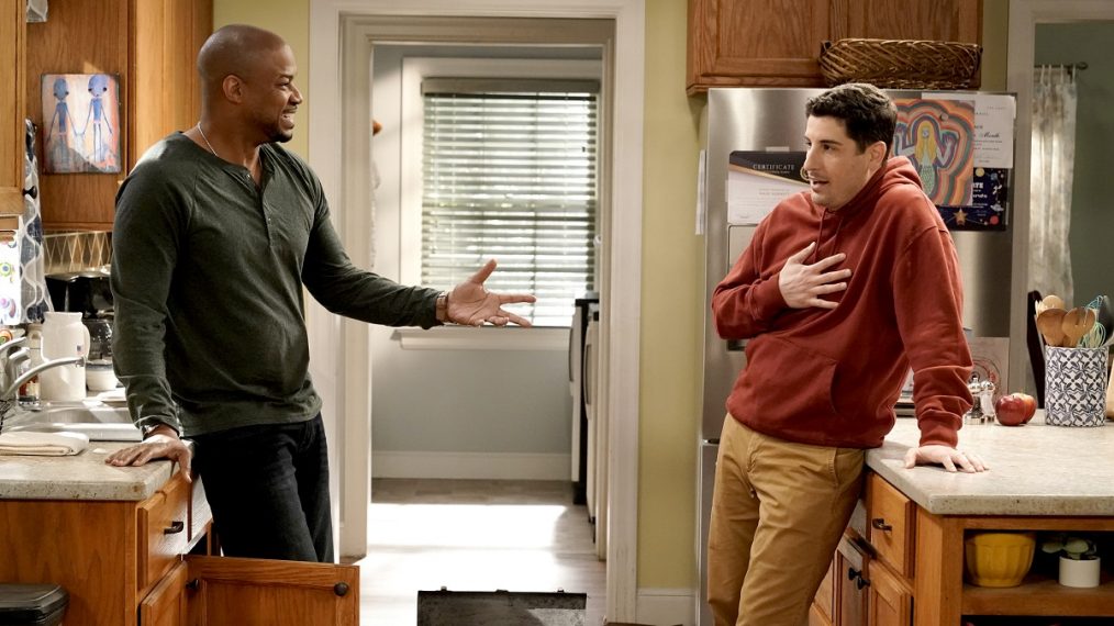 Finesse Mitchell and Jason Biggs in the 'The Talk' episode of Outmatch