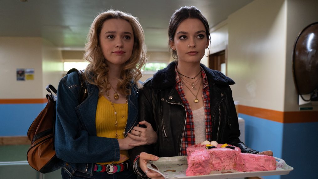 Aimee Lou Wood as Aimee Gibbs and Emma Mackey as Maeve Wiley in Sex Education