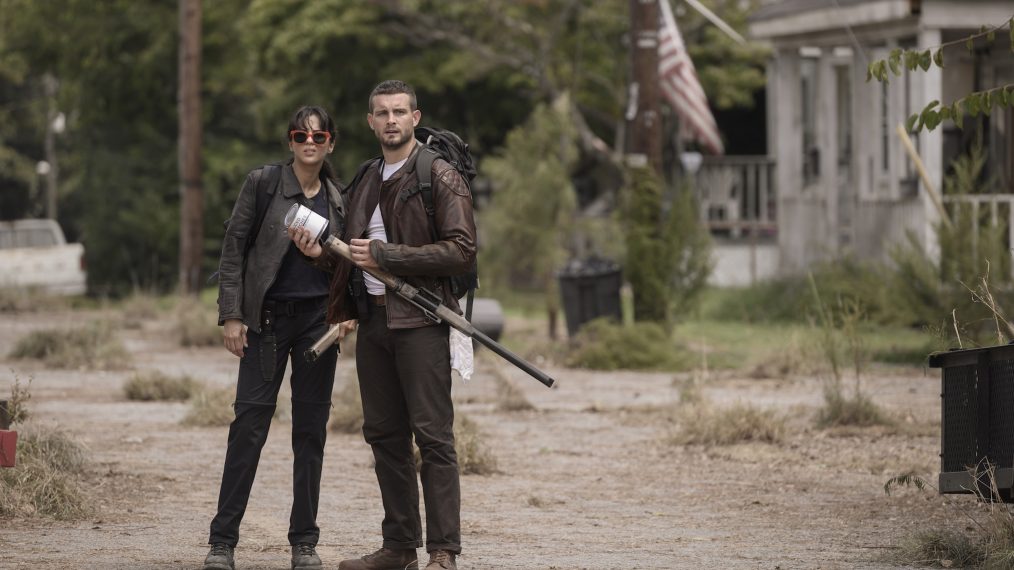 Nico Tortorella as Felix, Annet Mahendru as Huck - TWD3 - Season 1