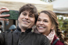 Jason Ritter and Sutton Foster in A Million Little Things taking a selfie