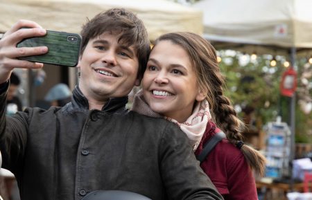 Jason Ritter and Sutton Foster in A Million Little Things taking a selfie