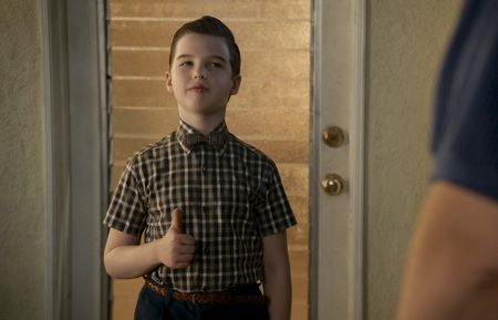 Iain Armitage giving the thumbs up as Young Sheldon - Season 3