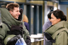 Brooklyn Nine Nine 702 - Andy Samberg and Melissa Fumero