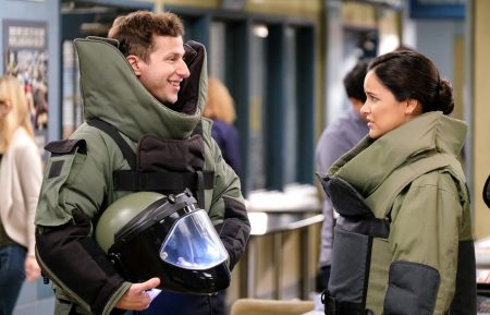 Brooklyn Nine Nine 702 - Andy Samberg and Melissa Fumero