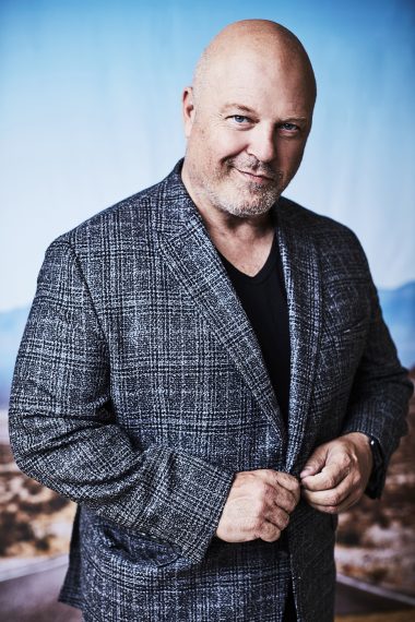 Michael Chiklis in Coyote