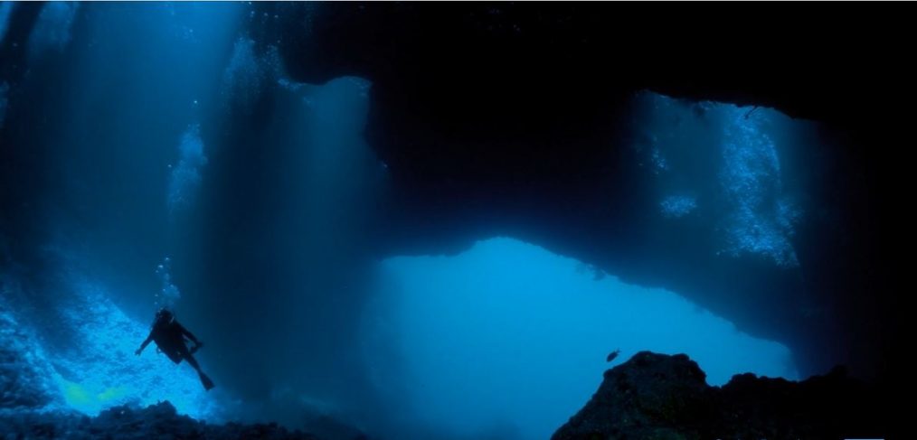 SCIENCE CHANNEL SCREENSHOT MYSTERIES OF THE DEEP SCUBADIVER CAVE