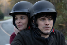 A Million Little Things - Season 2 Episode 12 - Sutton Foster and Jason Ritter on a motorcycle