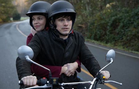 A Million Little Things - Season 2 Episode 12 - Sutton Foster and Jason Ritter on a motorcycle