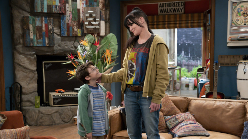 Broke - Antonio Raul Corbo as Sammy and Pauley Perrette as Jackie in Broke