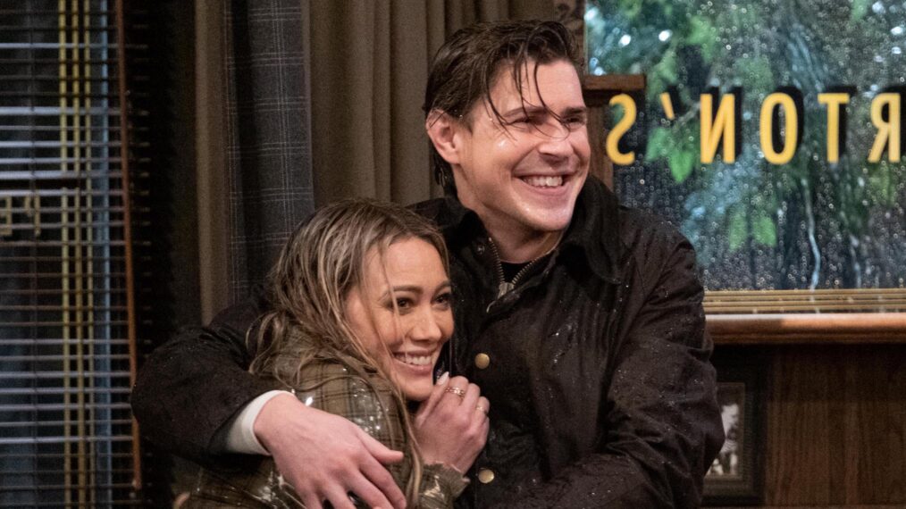 Sophie (Hilary Duff) and Jesse (Christopher Lowell) in 'How I Met Your Father' Season 2 finale