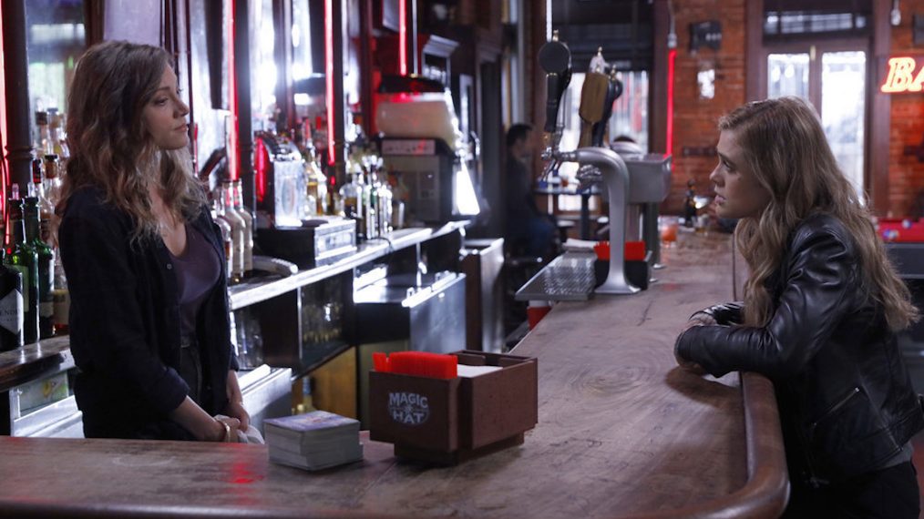 Leah Gibson as Tamara, Melissa Roxburgh as Michaela Stone in bar in Manifest - Season 2 Episode 8
