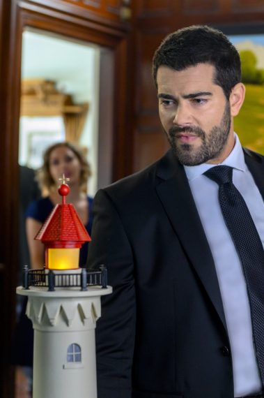 Martha's Vineyard Mystery Jesse Metcalfe Riddled with Deceit Jeff